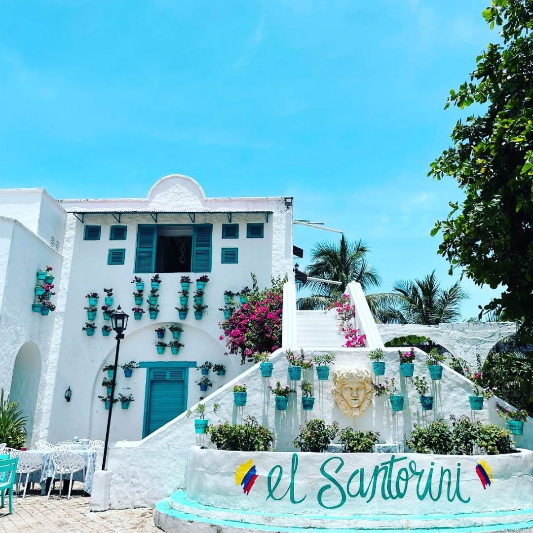 La aldea El Santorini Colombiano Tour a Hacienda Nápoles
