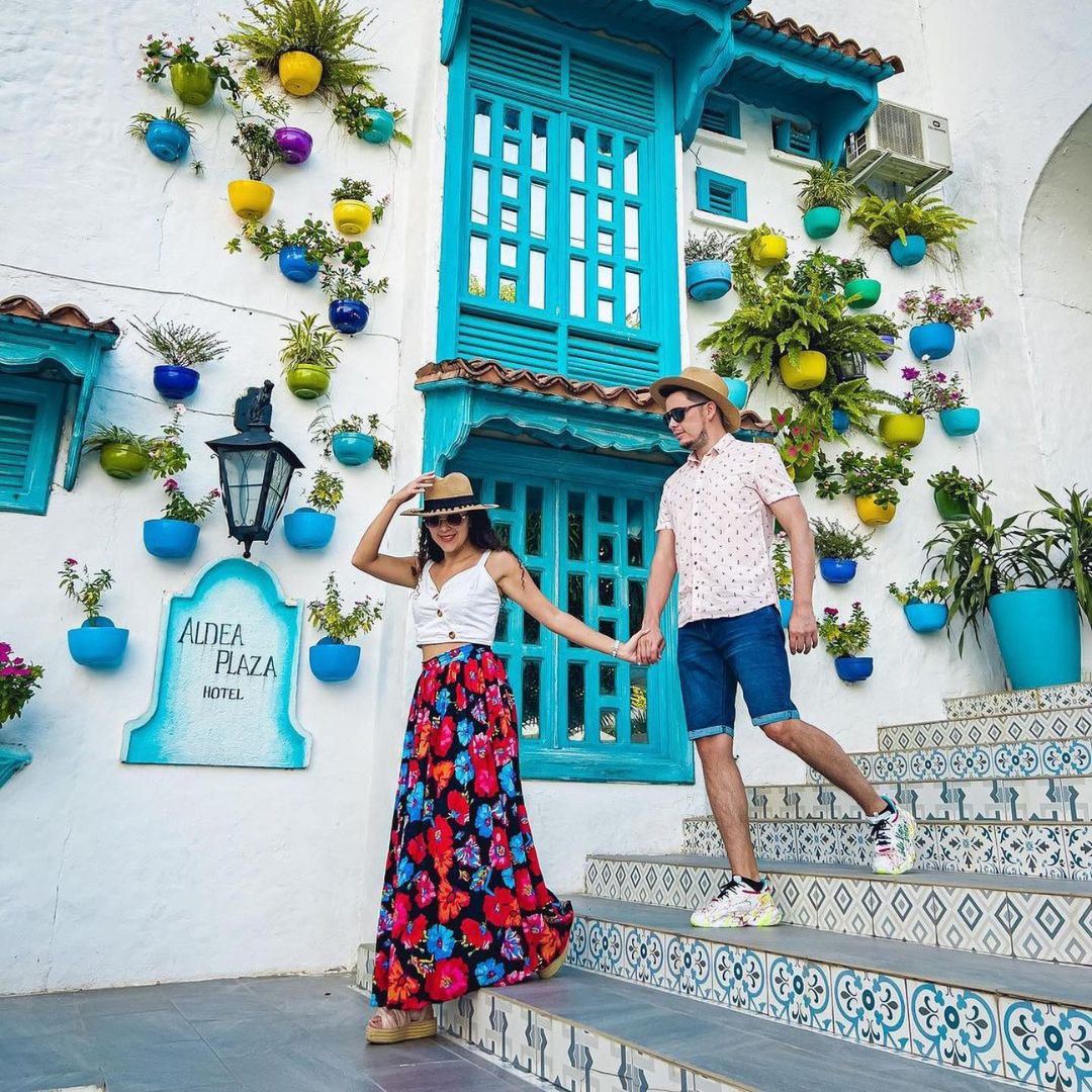 Barrio la aldea Santorini Colombiano Tour Doradal desde Bogota